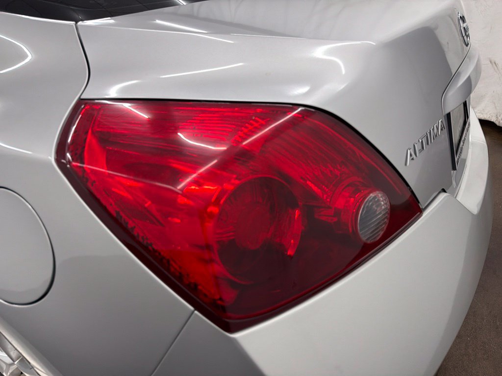 Used 2009 Nissan Altima 3.5 SE FWD image 9