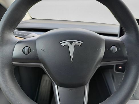 Used 2024 Tesla Model Y Long Range AWD/4WD image 12