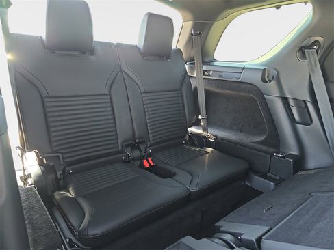 New 2025 Land Rover Discovery S image 12