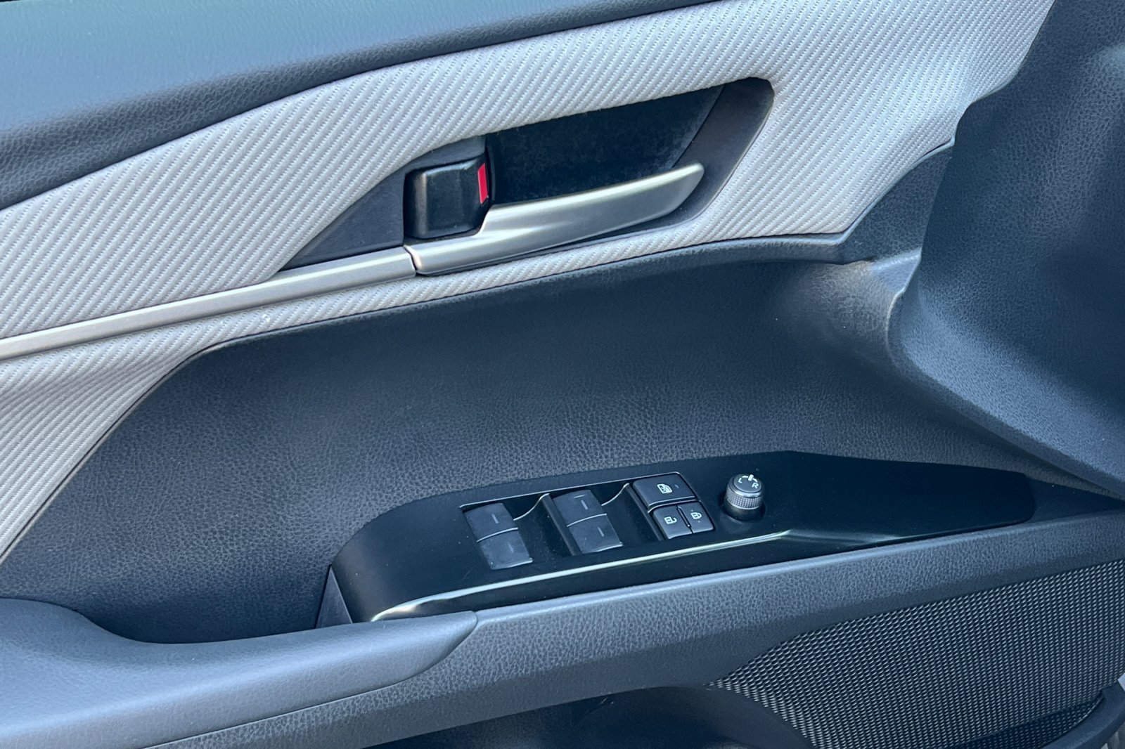Certified 2025 Toyota Camry SE FWD image 11