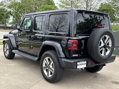 Used 2018 Jeep Wrangler Unlimited Sahara AWD/4WD image 8