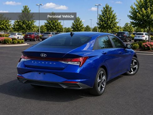 Used 2023 Hyundai Elantra SEL w/ Convenience Package FWD image 4