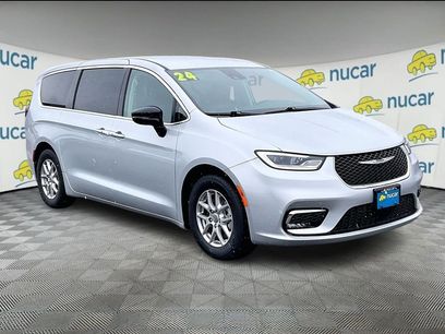Used 2024 Chrysler Pacifica Touring-L
