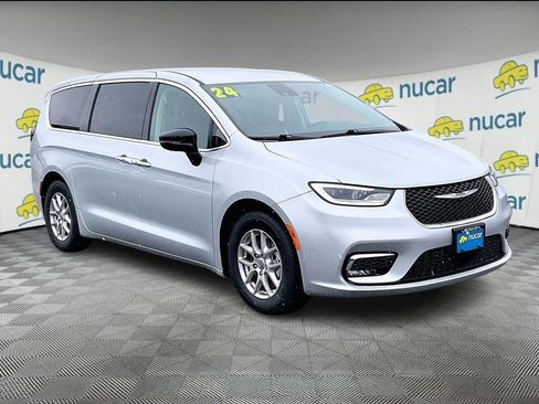 Used 2024 Chrysler Pacifica Touring-L image 1