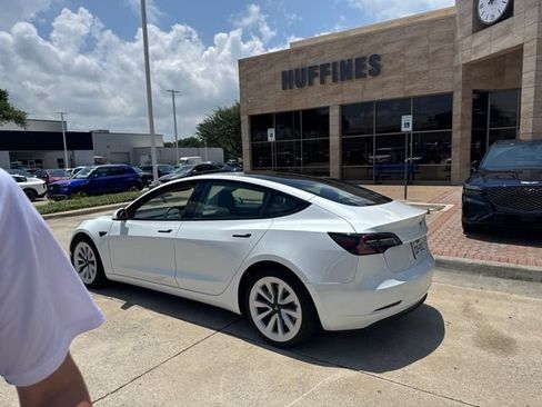 Used 2022 Tesla Model 3 RWD image 2