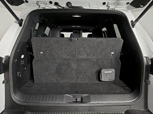 Used 2022 Lexus LX 600 F Sport image 32