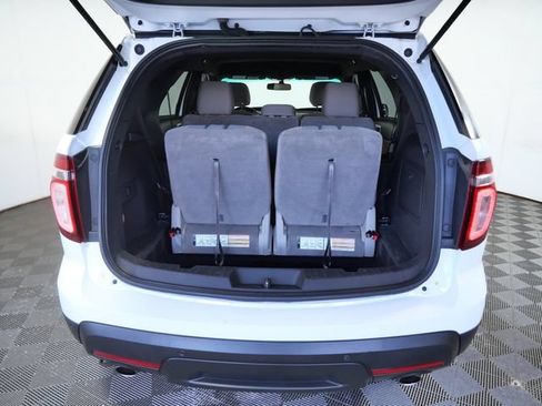 Used 2015 Ford Explorer XLT AWD/4WD image 9
