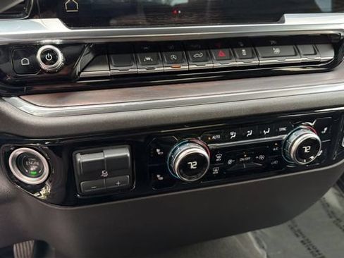 Used 2025 GMC Sierra 1500 SLT AWD/4WD image 30