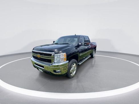 Used 2014 Chevrolet Silverado 2500 LT w/ Custom Sport Truck Package AWD/4WD image 4