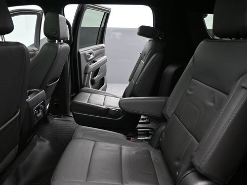 Used 2023 Chevrolet Suburban Z71 w/ Luxury Package image 15
