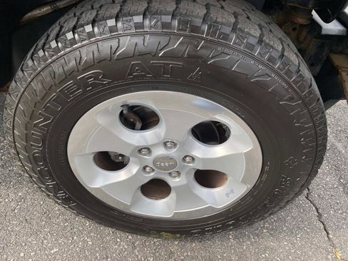 Used 2014 Jeep Wrangler Unlimited Sahara w/ Connectivity Group image 21