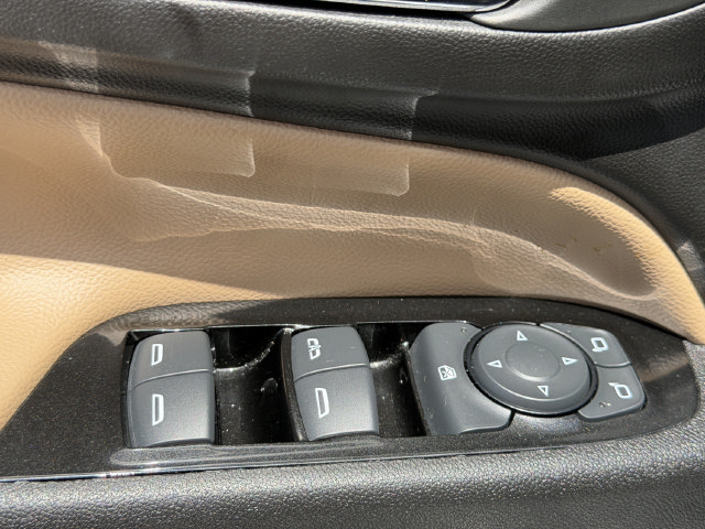 Used 2024 Chevrolet Equinox Premier FWD image 19