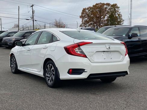 Used 2018 Honda Civic EX image 3