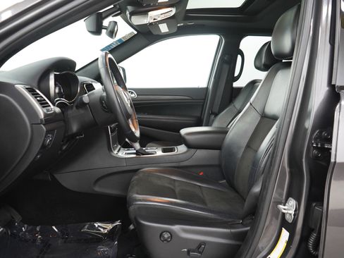 Used 2019 Jeep Grand Cherokee Altitude AWD/4WD image 19