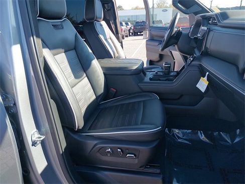 Used 2023 GMC Sierra 1500 AT4X image 10