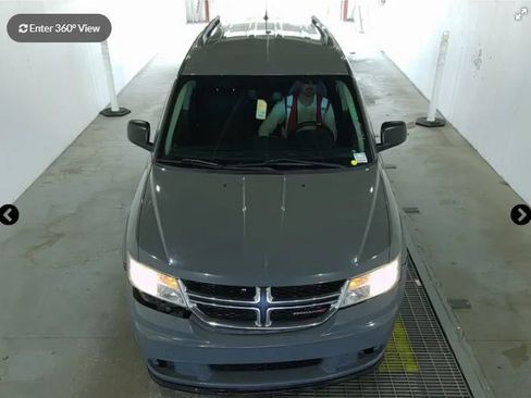 Used 2020 Dodge Journey SE w/ SE Popular Equipment Group FWD image 4
