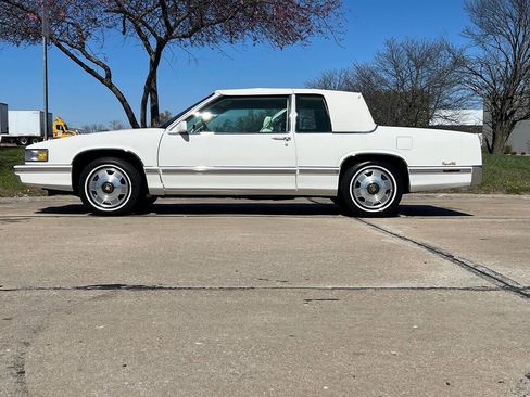 Used 1991 Cadillac De Ville Coupe image 4
