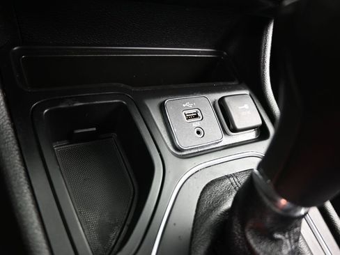 Used 2021 Jeep Cherokee Latitude Lux w/ Comfort/Convenience Group image 24