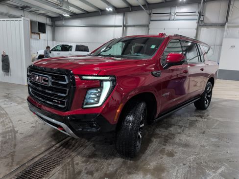 Used 2025 GMC Yukon XL AT4 image 7