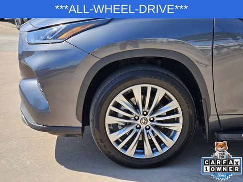 Used 2024 Toyota Highlander Platinum AWD/4WD image 10