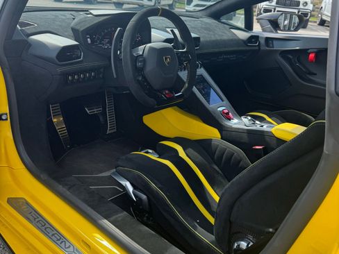Used 2022 Lamborghini Huracan STO image 12