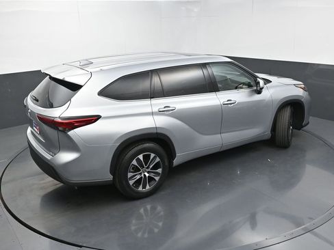 Used 2022 Toyota Highlander XLE image 37
