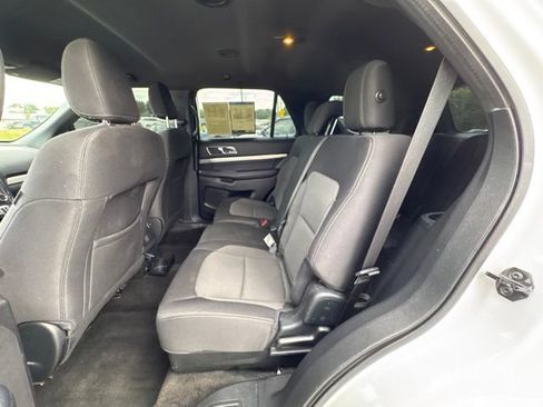 Used 2018 Ford Explorer XLT FWD image 25