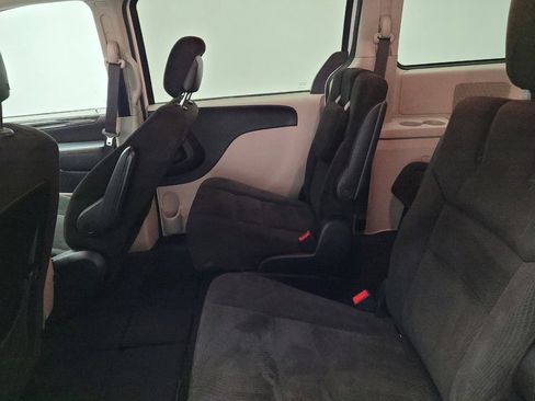 Used 2016 Dodge Grand Caravan SXT image 18
