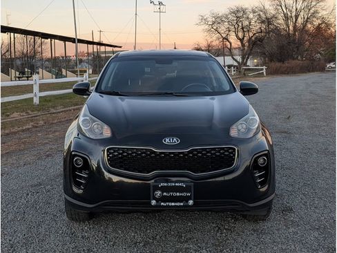 Used 2017 Kia Sportage LX image 2