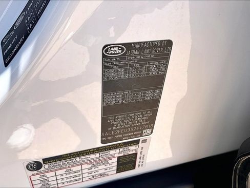 Certified 2025 Land Rover Defender 130 X-Dynamic SE AWD/4WD image 32
