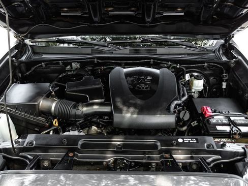 Used 2019 Toyota Tacoma TRD Sport w/ Technology Package image 7