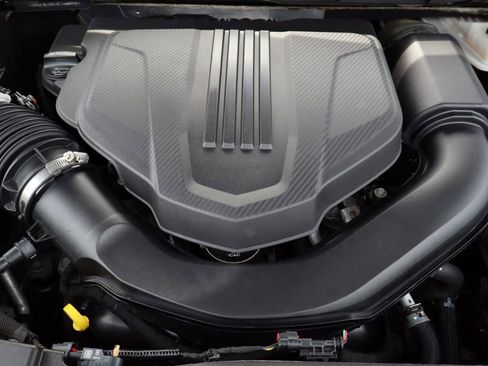 Certified 2024 GMC Acadia Denali w/ LPO, Roadside Safety Package FWD image 32