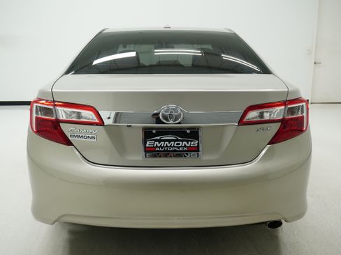 Used 2014 Toyota Camry XLE FWD image 5