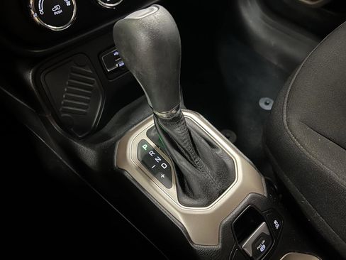 Used 2017 Jeep Renegade Sport w/ Power & Air Group image 22