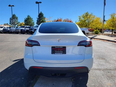 Used 2021 Tesla Model Y Long Range image 6