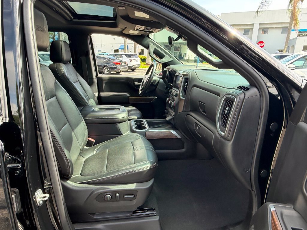 Used 2019 Chevrolet Silverado 1500 High Country w/ Technology Package AWD/4WD image 17