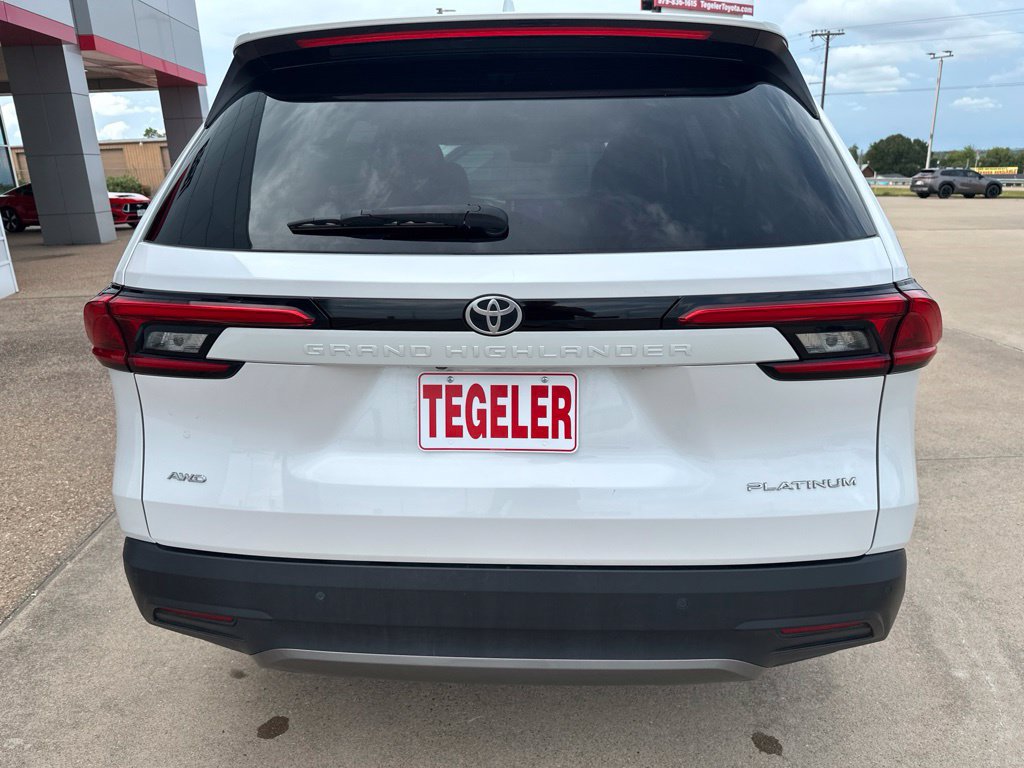 Used 2024 Toyota Grand Highlander AWD image 6