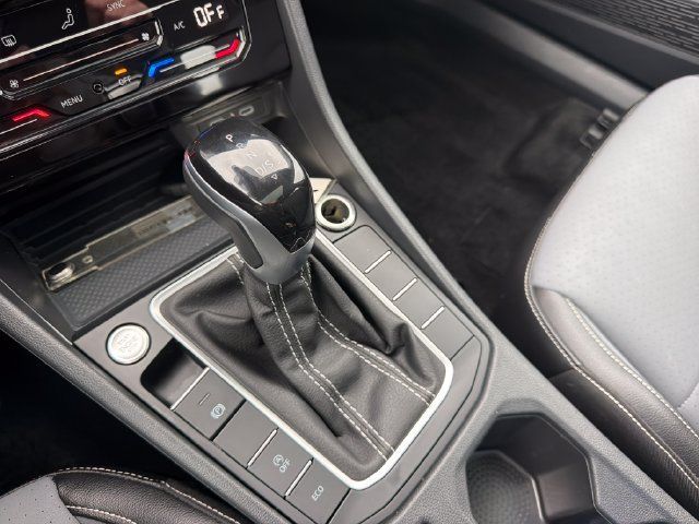 Certified 2025 Volkswagen Jetta SE w/ Sunroof Package FWD image 25