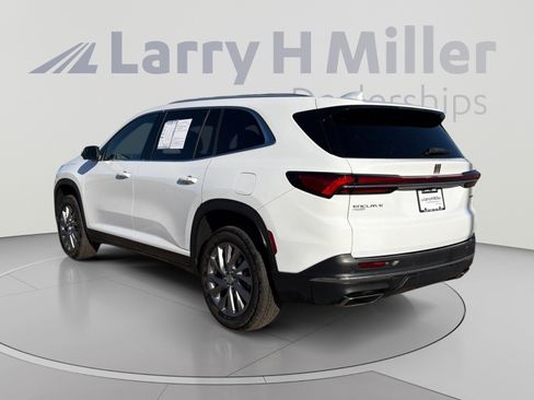 Used 2025 Buick Enclave Preferred FWD image 5