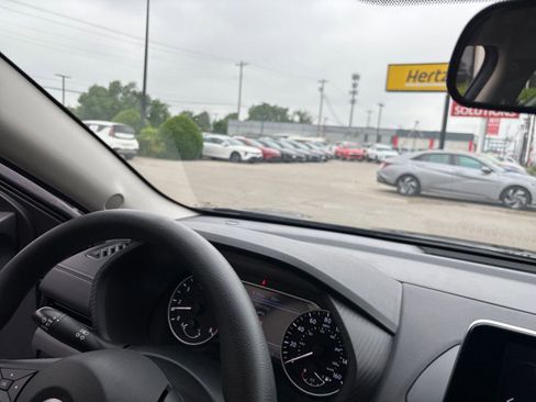 Used 2025 Nissan Sentra SV FWD image 32