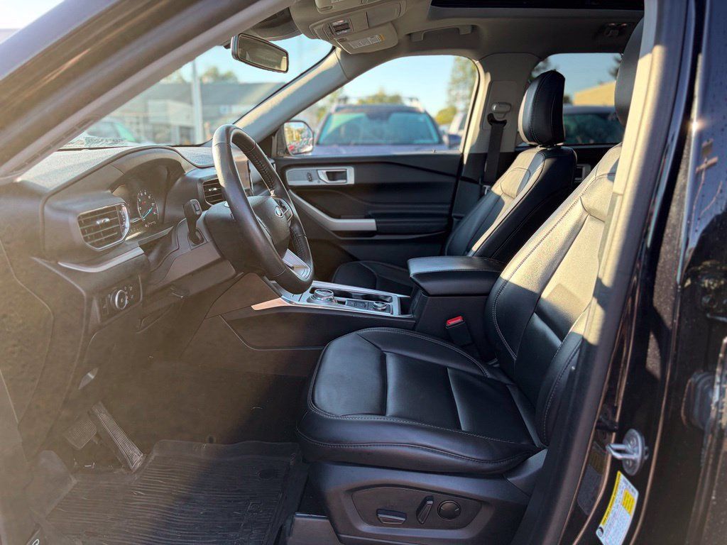 Used 2023 Ford Explorer XLT w/ Equipment Group 202A AWD/4WD image 23