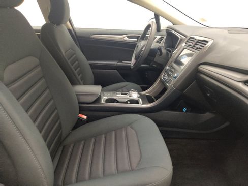 Used 2019 Ford Fusion SE FWD image 21
