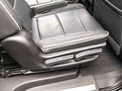 Used 2021 GMC Yukon XL SLT image 34