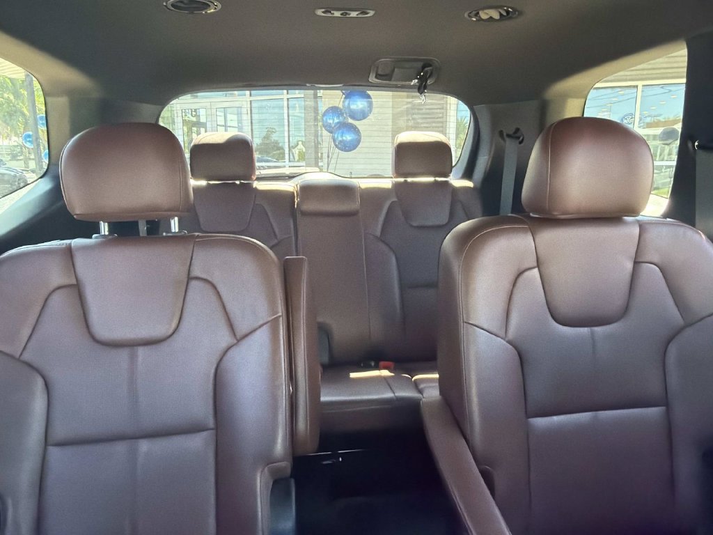 Used 2023 Kia Telluride EX w/ EX Captain's Chair Package FWD image 12