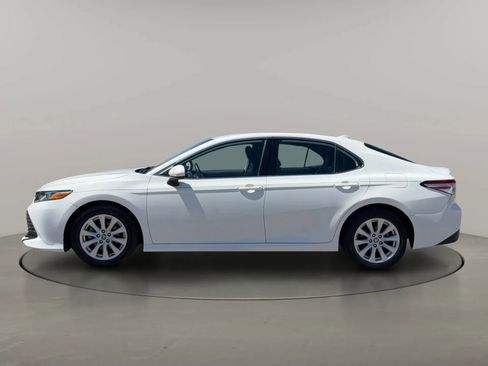 Used 2020 Toyota Camry LE image 2