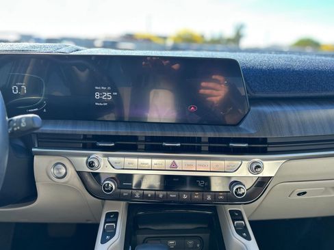 Used 2023 Kia Telluride EX w/ EX Captain's Chair Package image 17