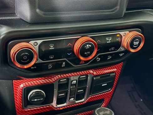 Used 2020 Jeep Wrangler Unlimited Sahara image 15