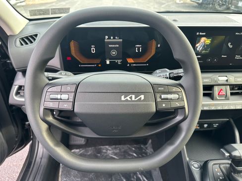 New 2025 Kia K4 LX image 35