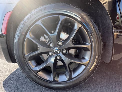 Used 2025 Chrysler Pacifica Limited FWD image 21