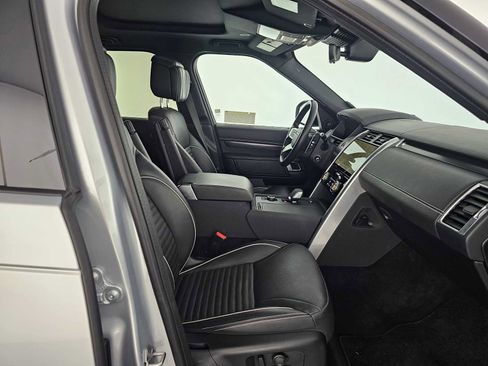 Used 2024 Land Rover Discovery Metropolitan Edition image 10